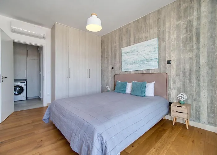 Avenue 202 1 Bed * パ フォス