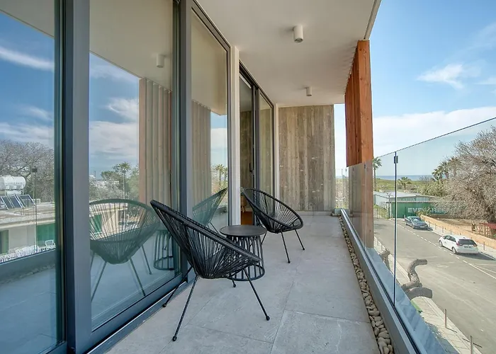 Avenue 202 1 Bed アパート *